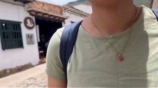 Ella rebota su culo gordo de lesbiana sobre mi